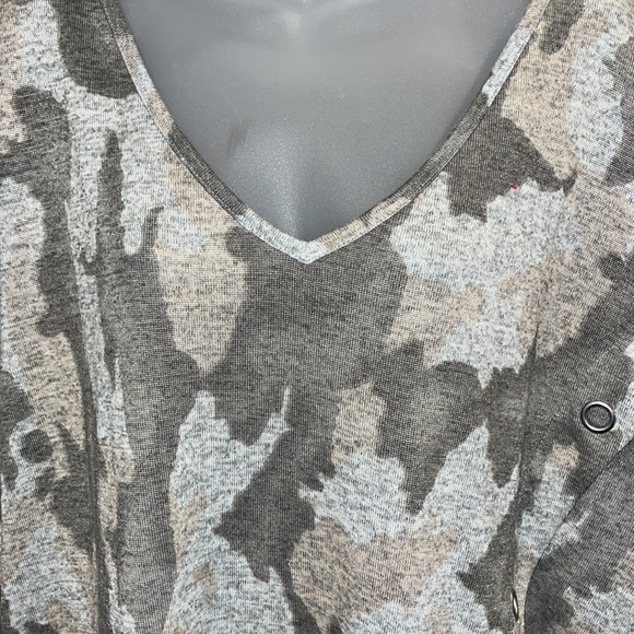 Studio 1886 Womens Plus Size Gray Camouflage V Neck Sweater with Silver 3X - Picture 4 of 13